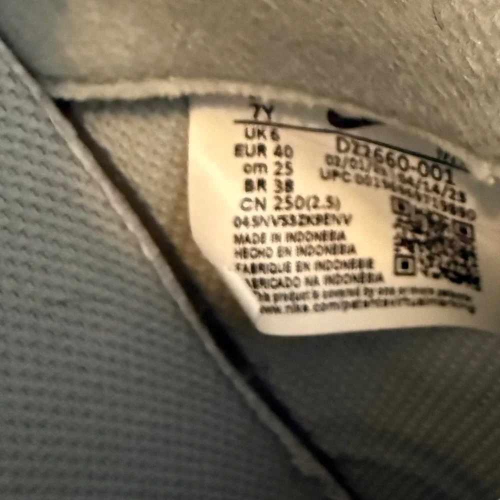 Nike Air Force 1 07 LV8 Split Light Silver Size Youth 7/ Men 7/ Women‎ 8.5